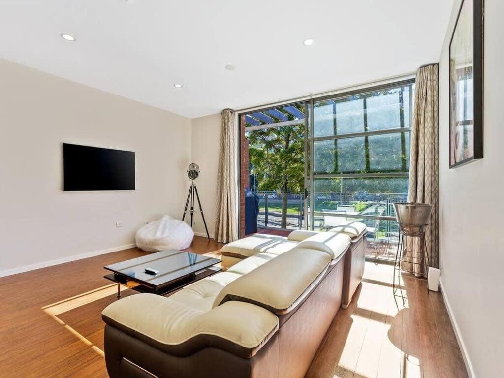 Sleek Modern Pad Next To Spark Arena Free Parking Auckland Exterior photo