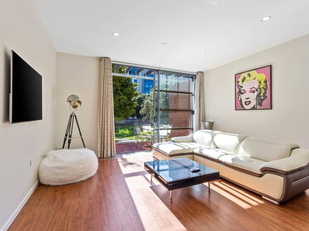 Sleek Modern Pad Next To Spark Arena Free Parking Auckland Exterior photo